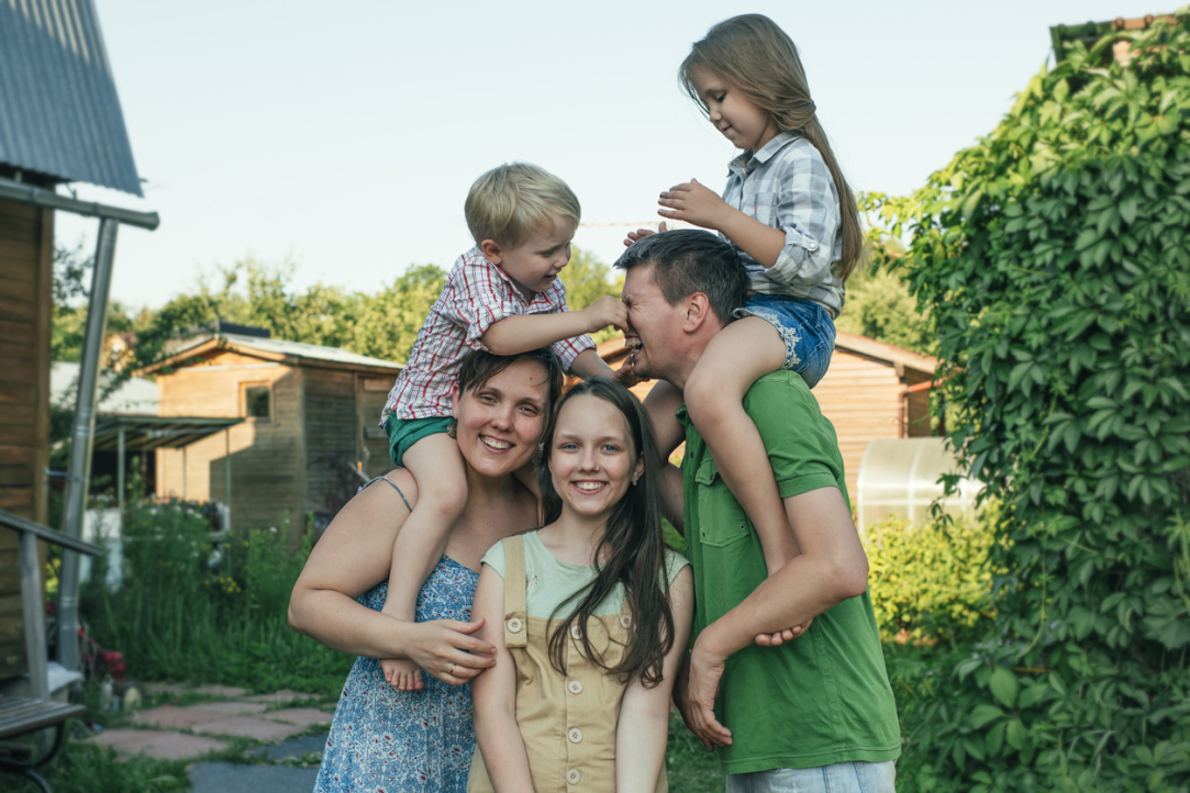 Illustration for news: More Children, More Happiness: HSE Experts Study Impact of Number of Children on Russians' Assessment of Happiness